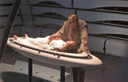 Obi-Wan ki soutien padmée lors de son accouchement.....